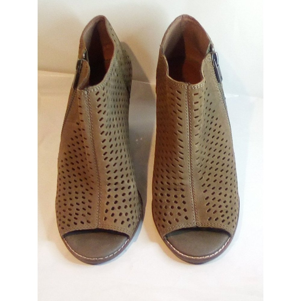 Lucy Brand Wedge Shootie  size 10